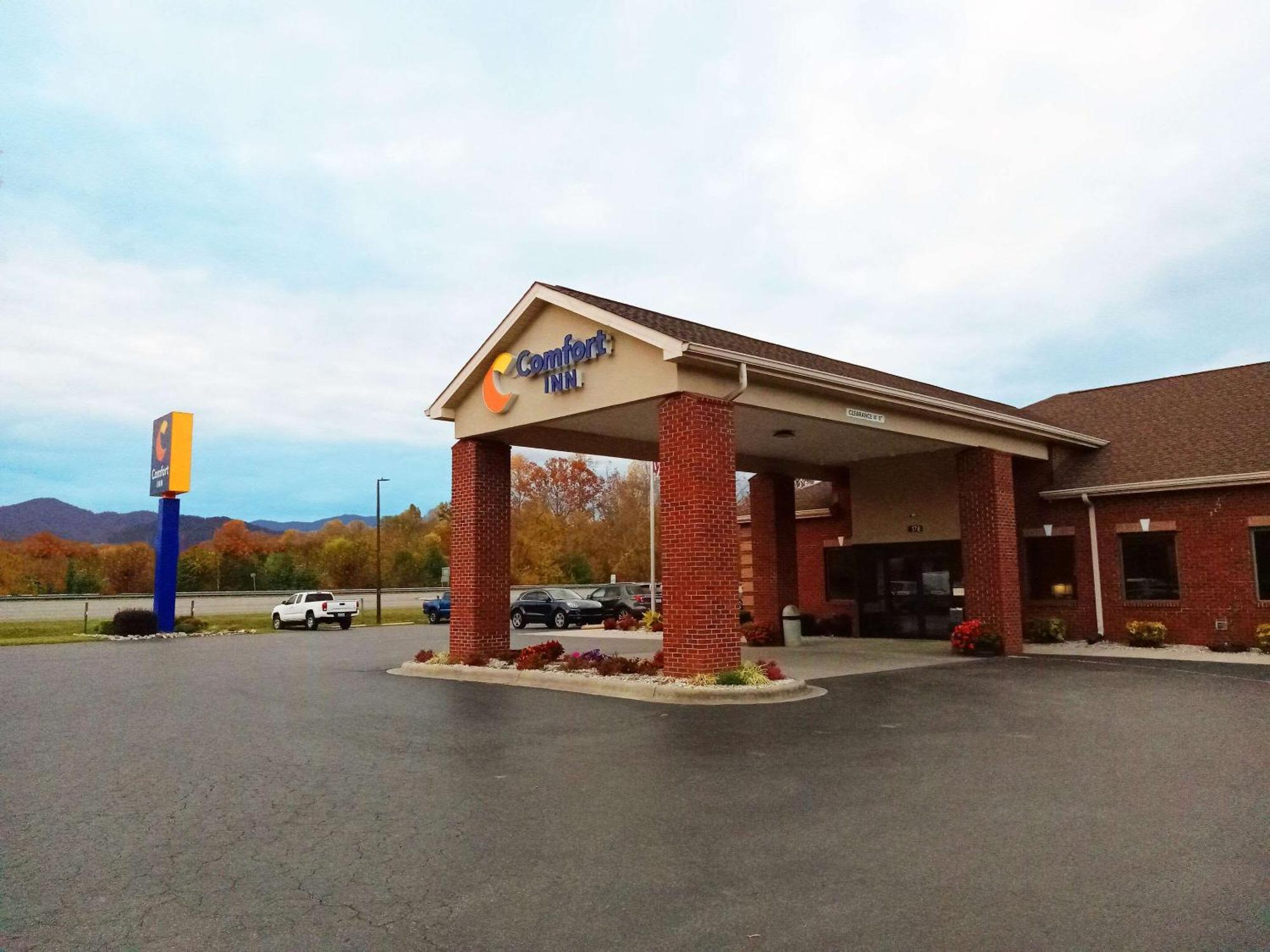 Comfort Inn Near Downtown & Blue Ridge Pkwy Маріон Екстер'єр фото