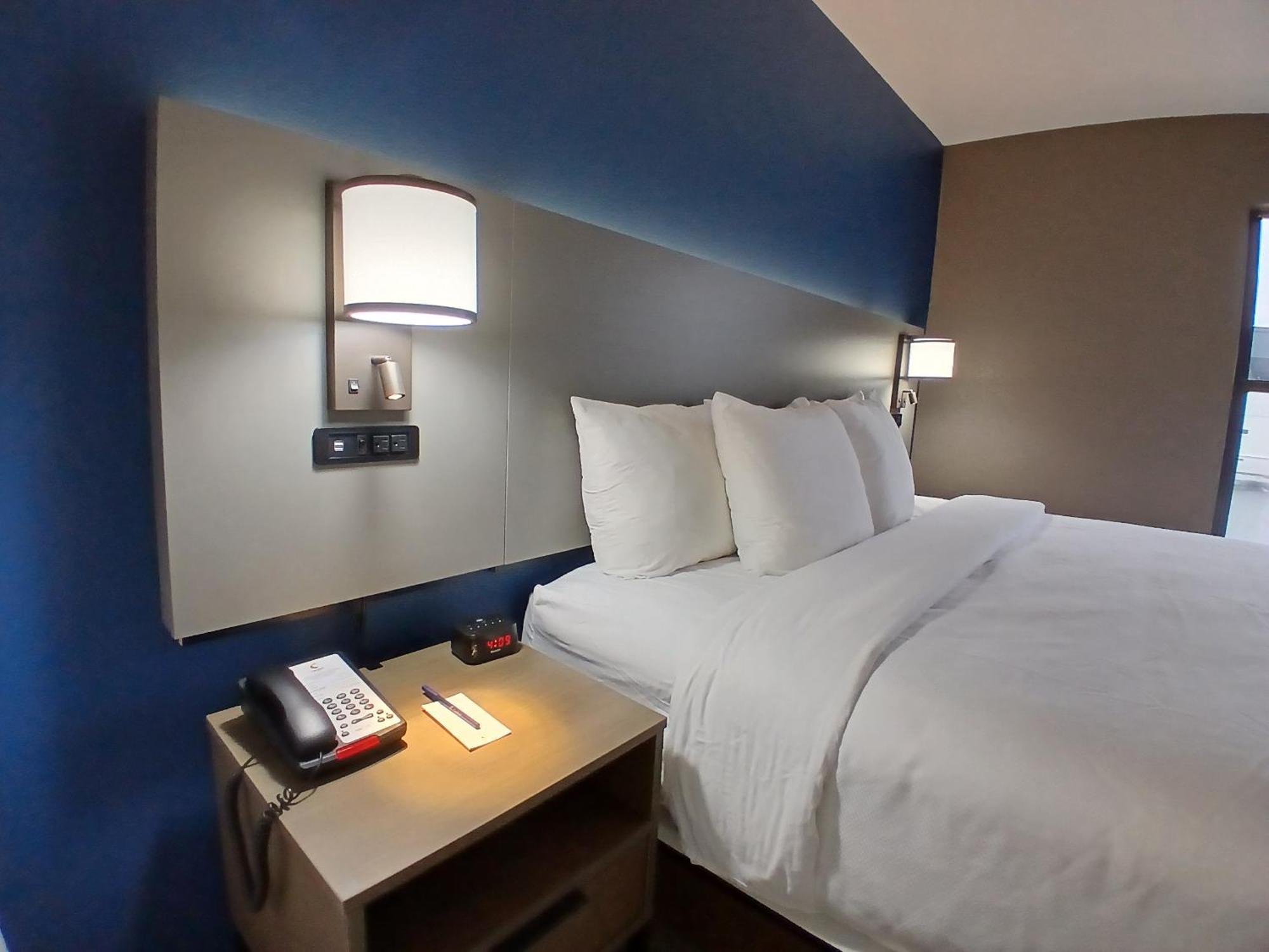 Comfort Inn Near Downtown & Blue Ridge Pkwy Маріон Екстер'єр фото