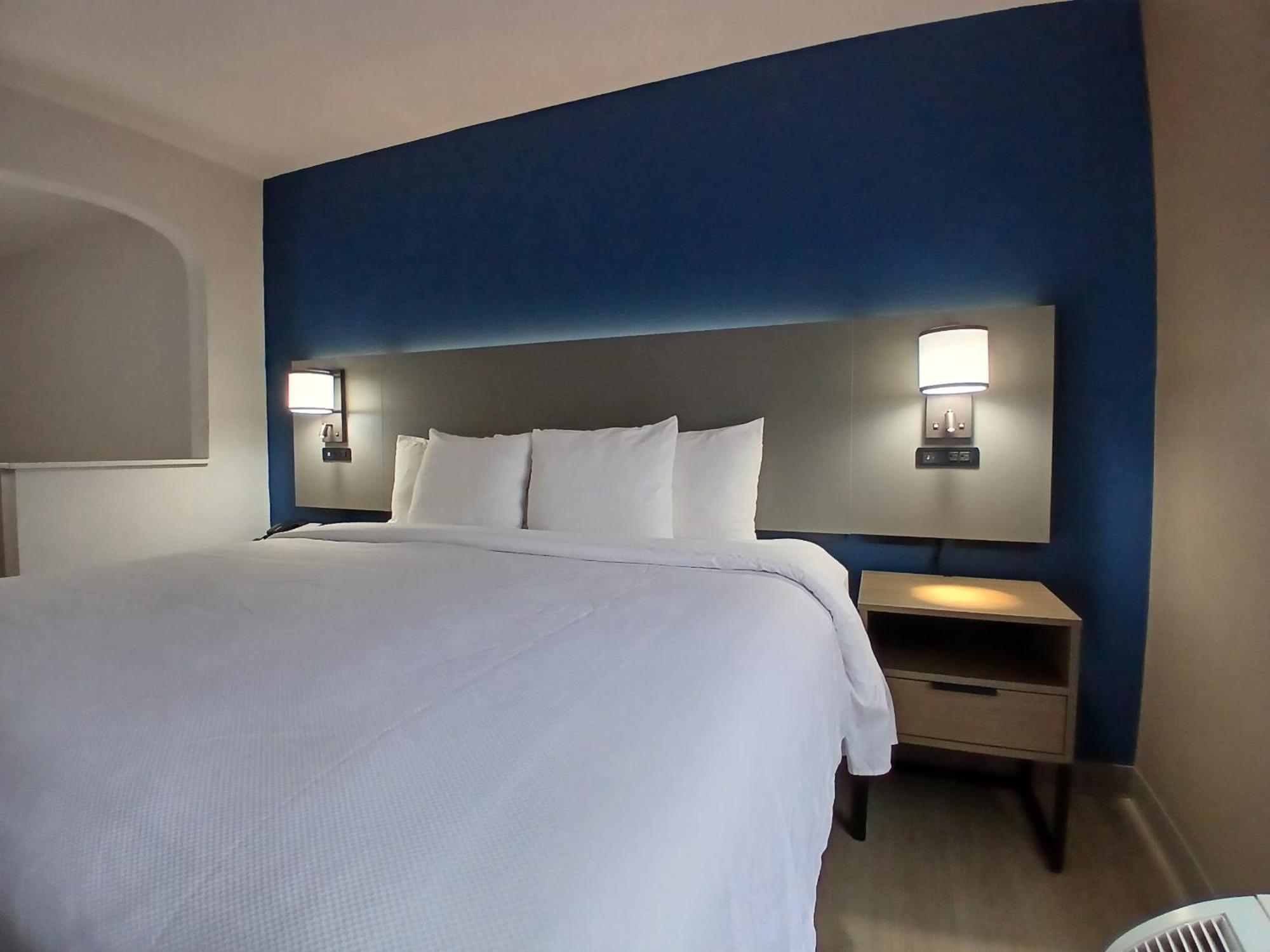Comfort Inn Near Downtown & Blue Ridge Pkwy Маріон Екстер'єр фото