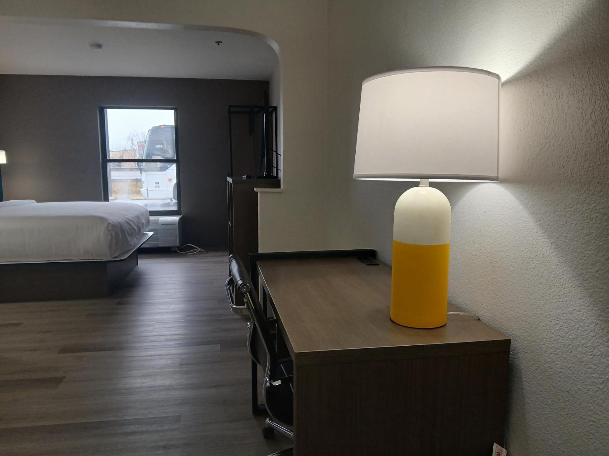 Comfort Inn Near Downtown & Blue Ridge Pkwy Маріон Екстер'єр фото