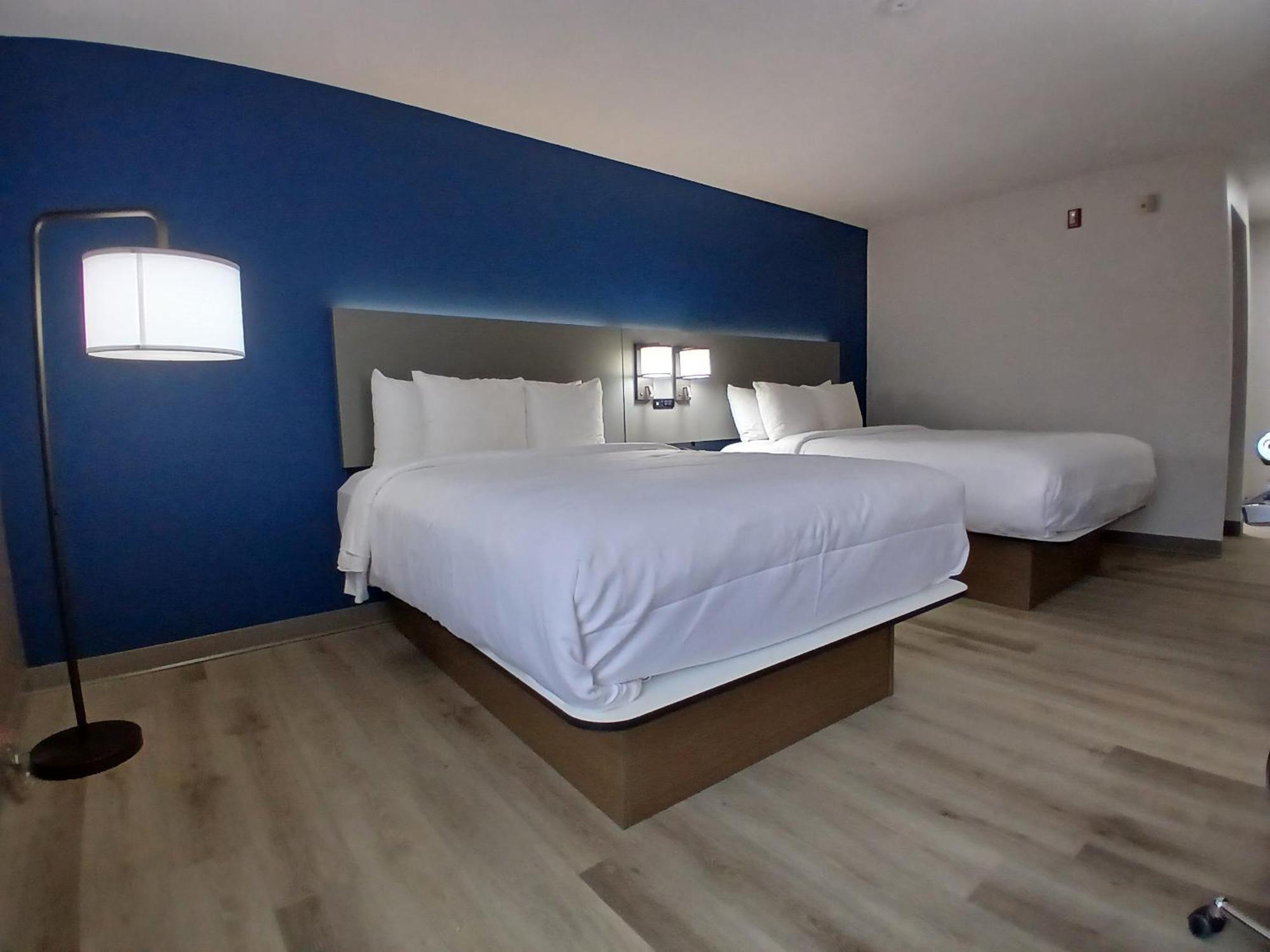 Comfort Inn Near Downtown & Blue Ridge Pkwy Маріон Екстер'єр фото