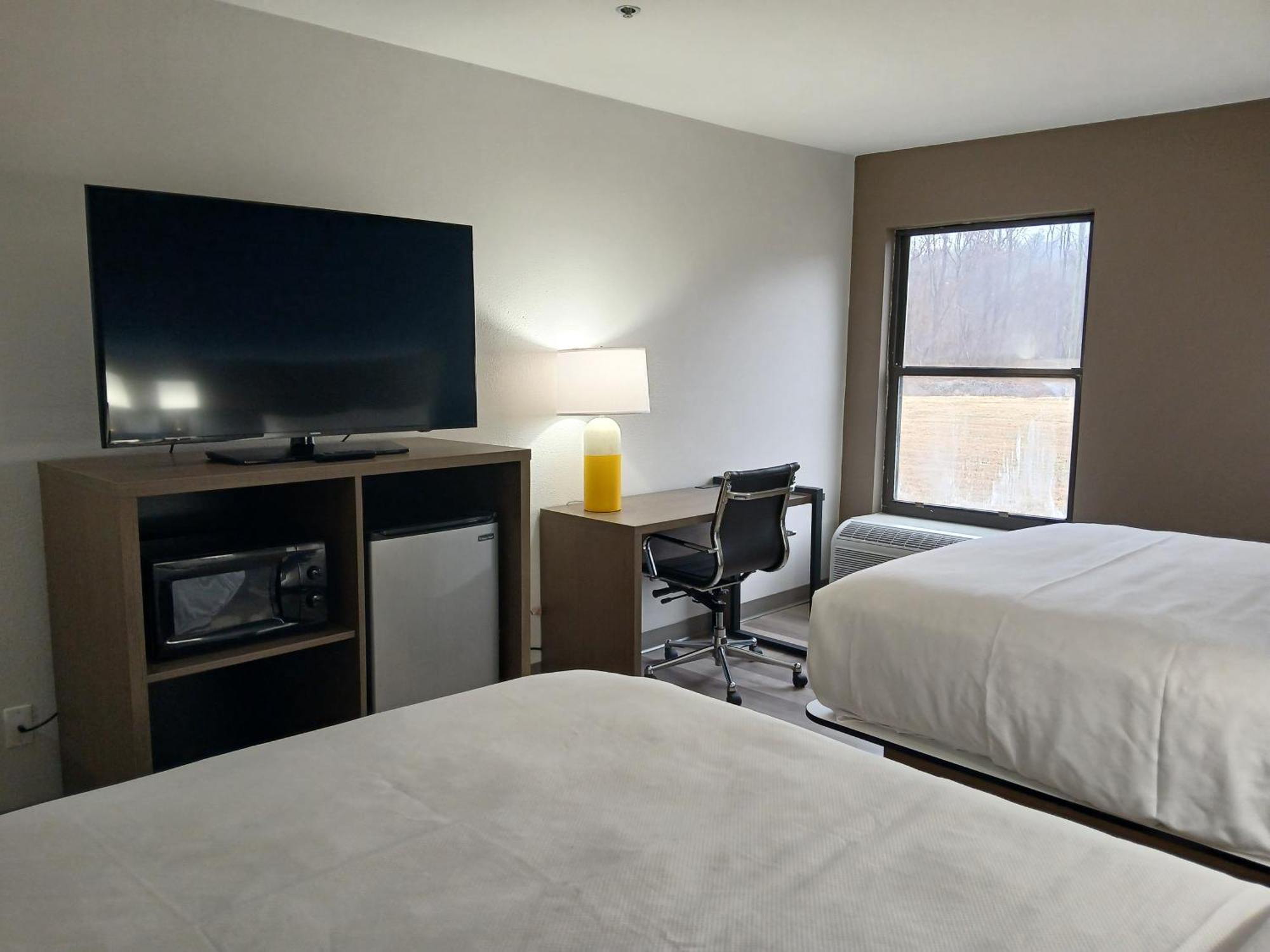 Comfort Inn Near Downtown & Blue Ridge Pkwy Маріон Екстер'єр фото