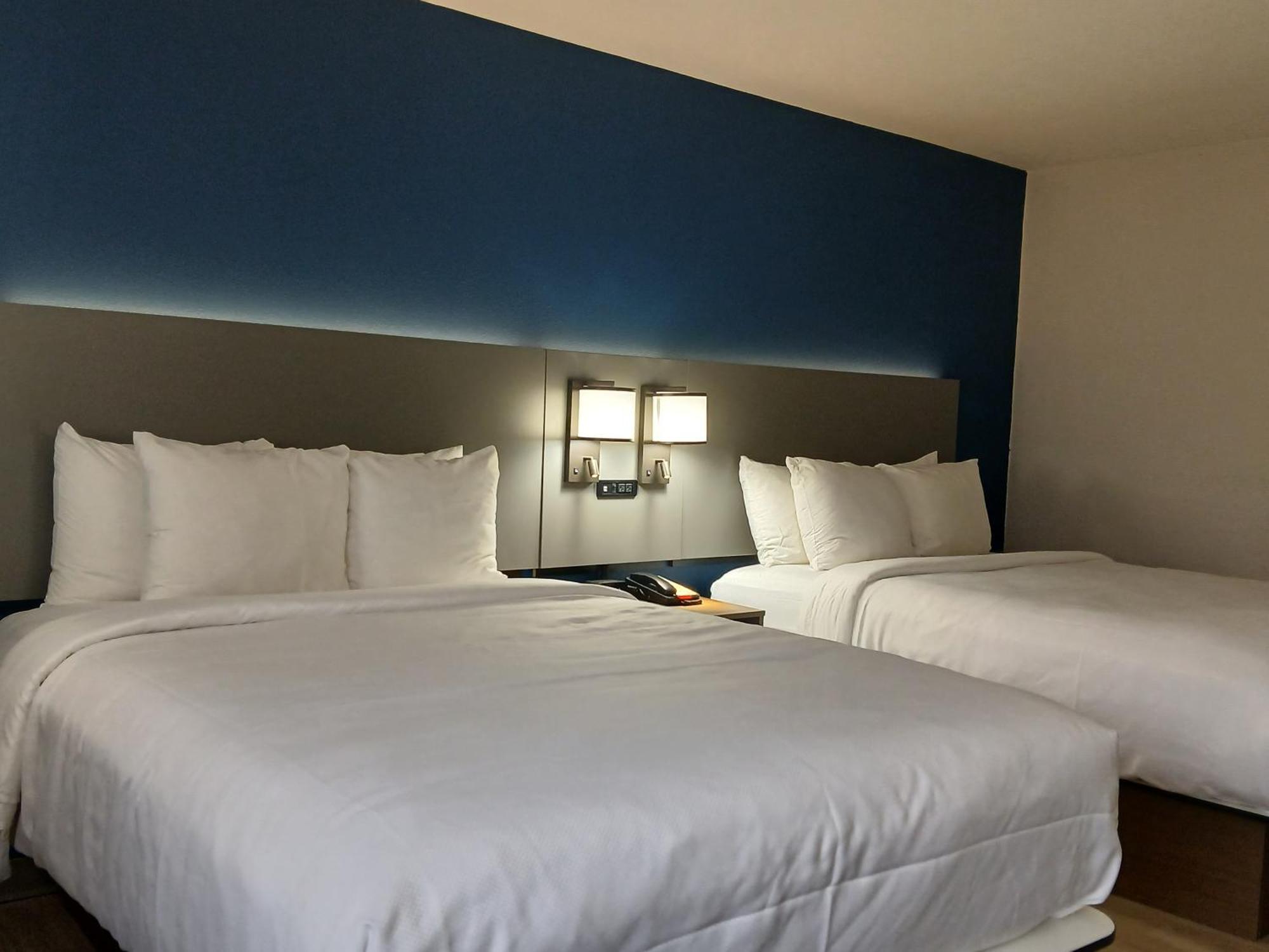 Comfort Inn Near Downtown & Blue Ridge Pkwy Маріон Екстер'єр фото
