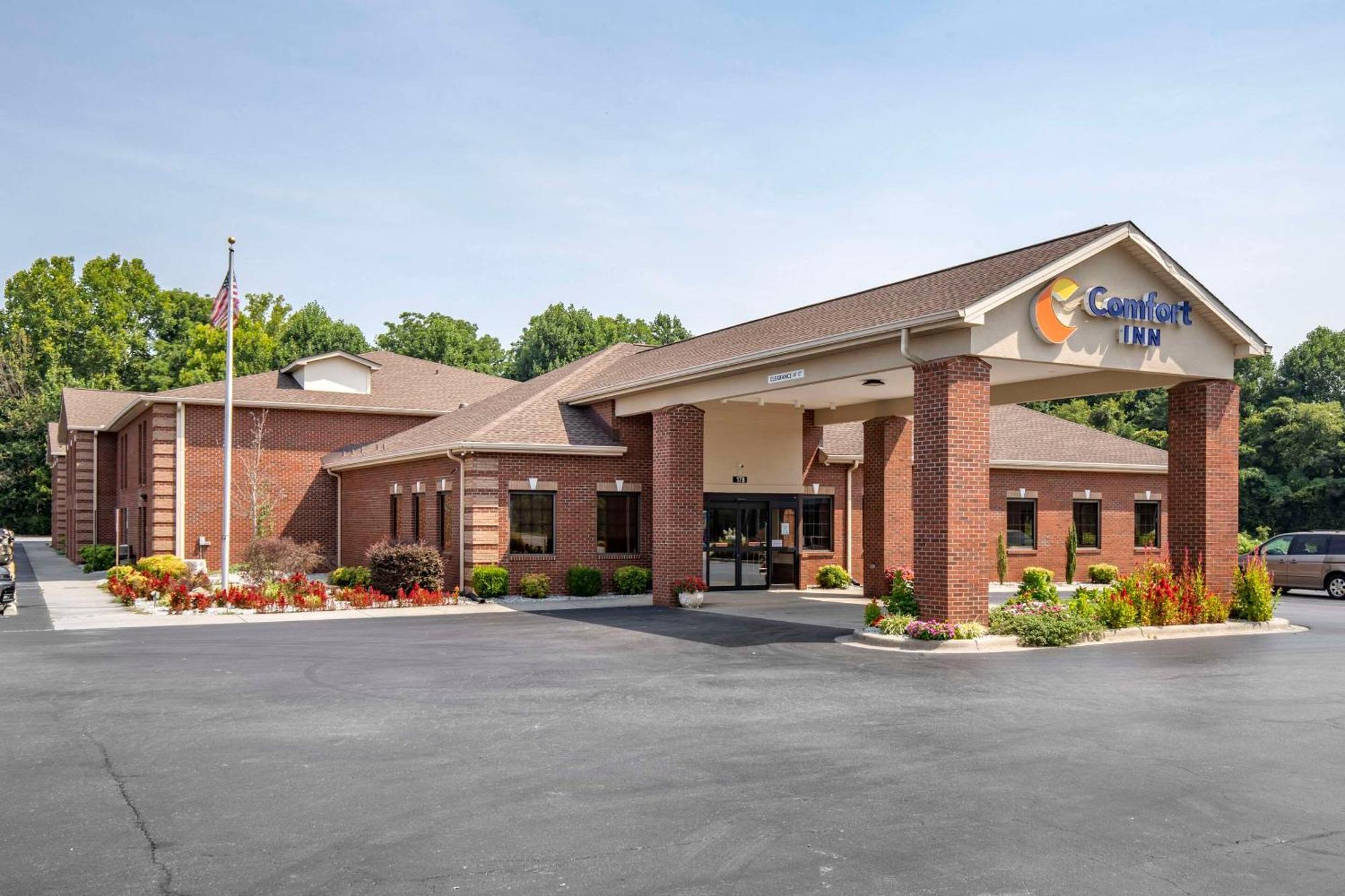 Comfort Inn Near Downtown & Blue Ridge Pkwy Маріон Екстер'єр фото