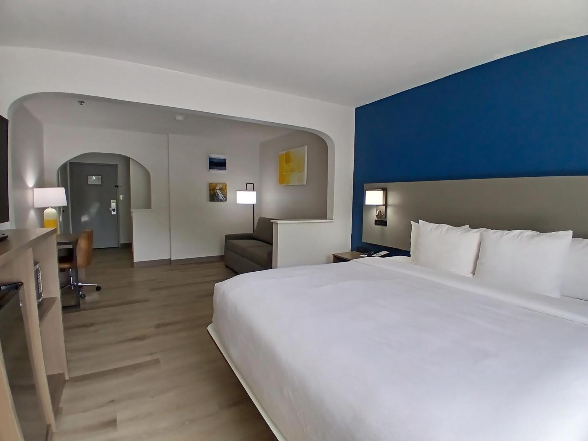 Comfort Inn Near Downtown & Blue Ridge Pkwy Маріон Екстер'єр фото