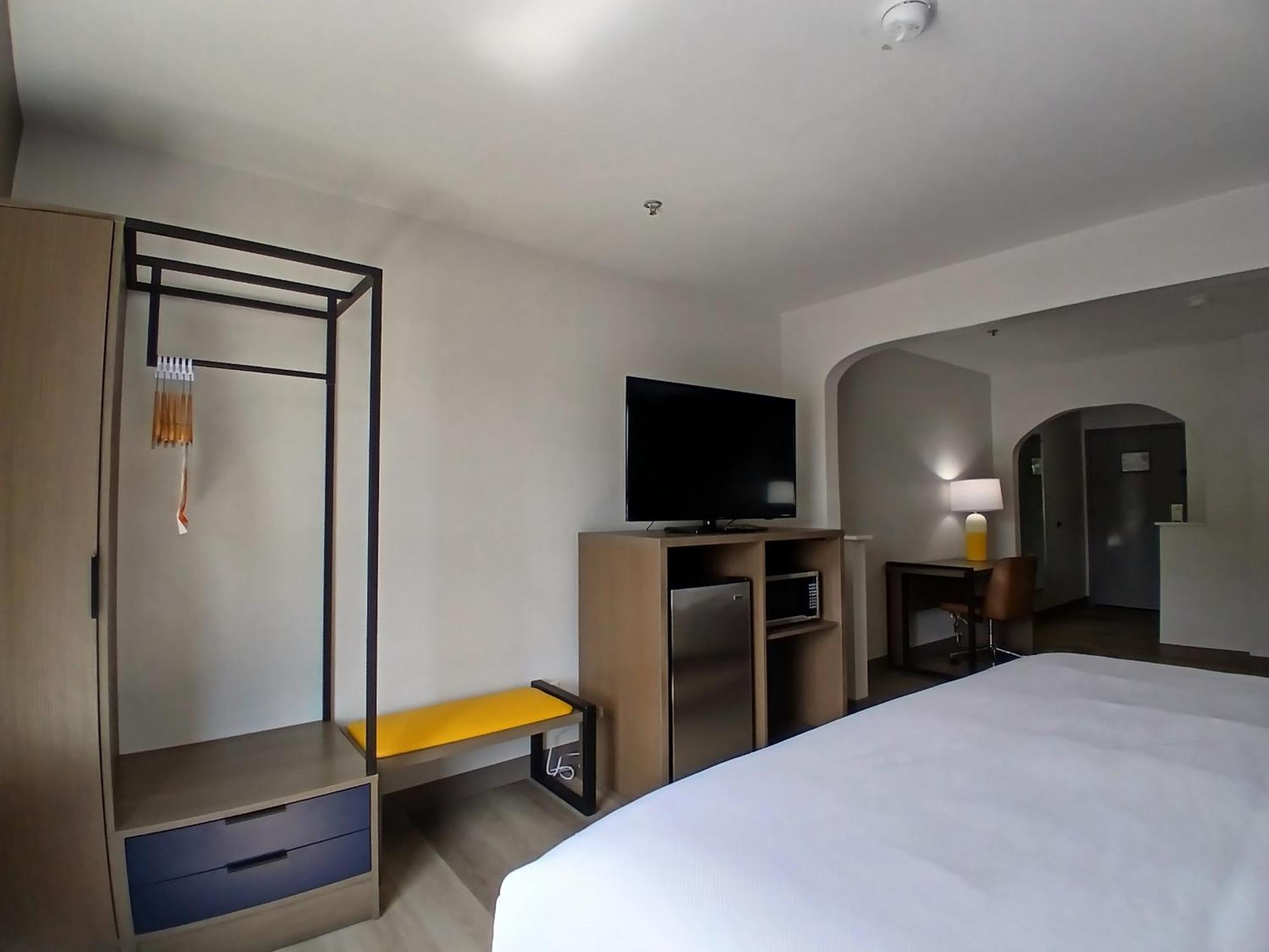 Comfort Inn Near Downtown & Blue Ridge Pkwy Маріон Екстер'єр фото